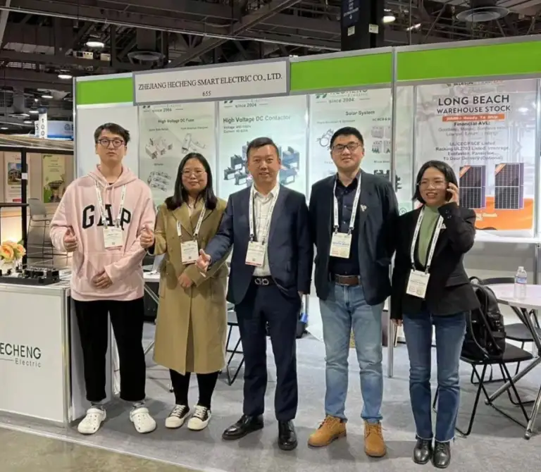 Hecheng ALL IN attitude, shining in the U.S. solar energy exhibition (2)
